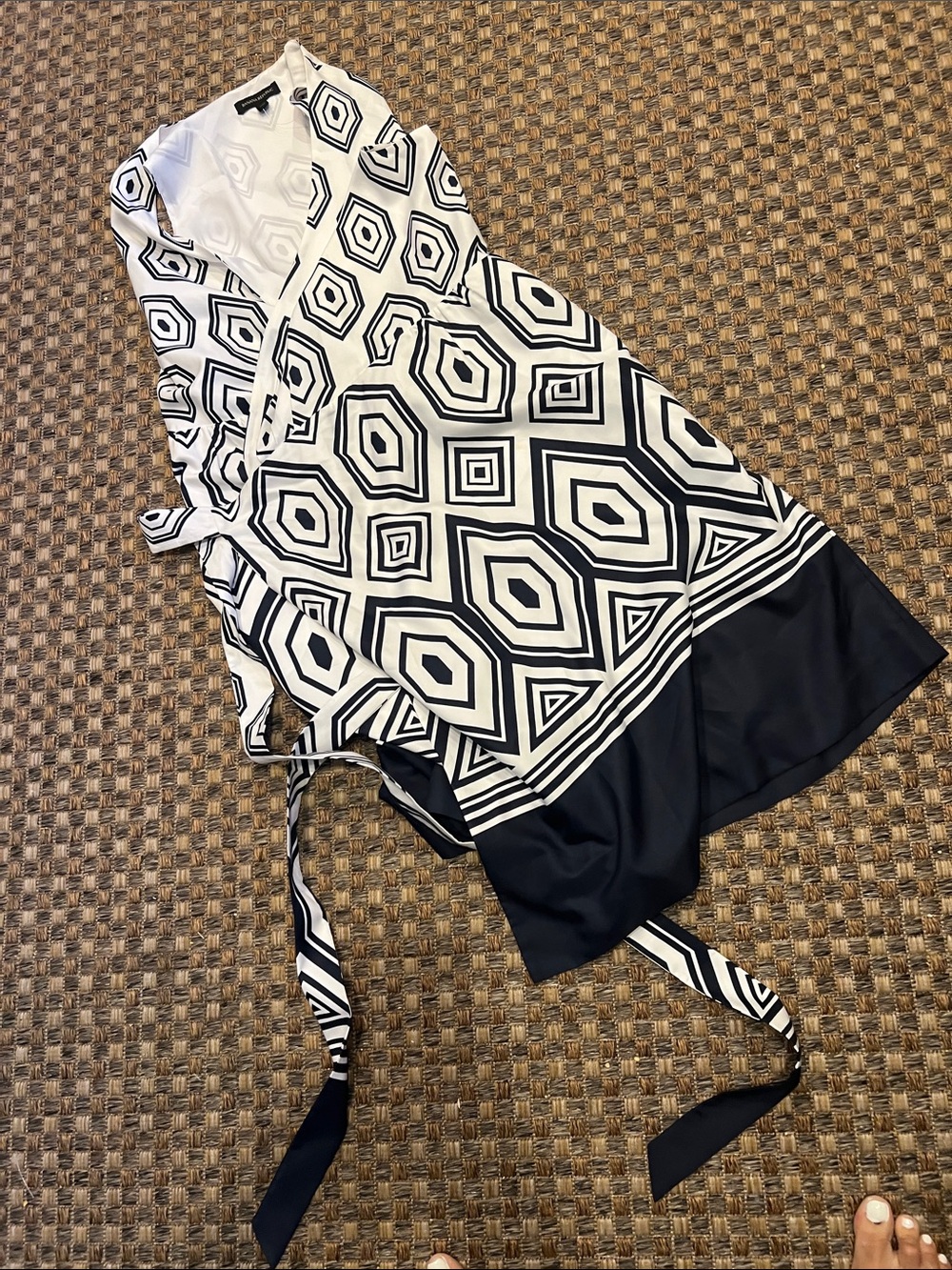 Banana Republic black & White Geometric Wrap Dress